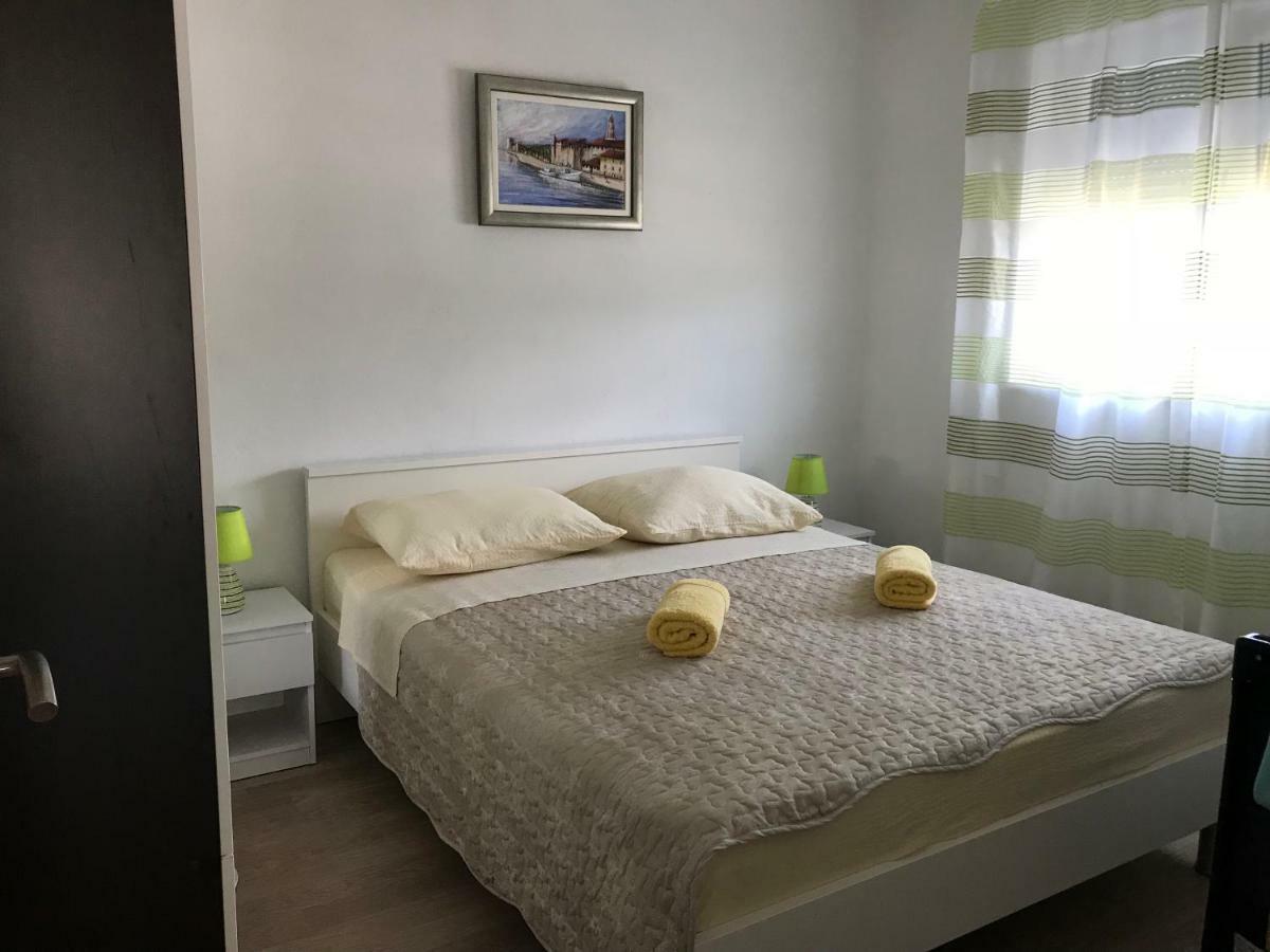 Apartman Mirjana With Terrace And Free Parking Donji Okrug  Exteriér fotografie