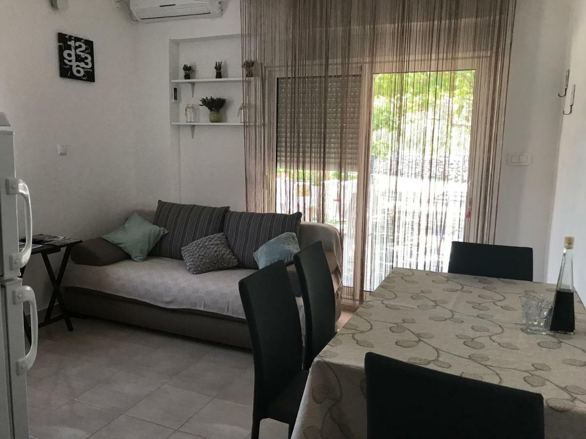 Apartman Mirjana With Terrace And Free Parking Donji Okrug  Exteriér fotografie