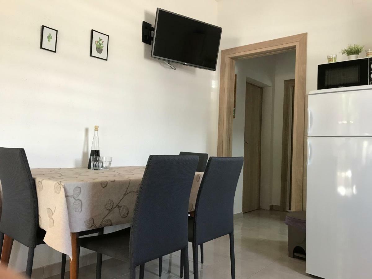 Apartman Mirjana With Terrace And Free Parking Donji Okrug  Exteriér fotografie
