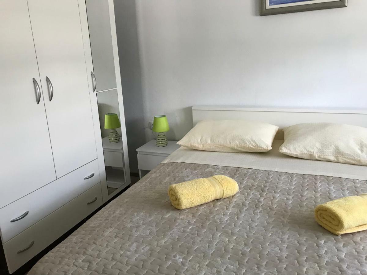 Apartman Mirjana With Terrace And Free Parking Donji Okrug  Exteriér fotografie